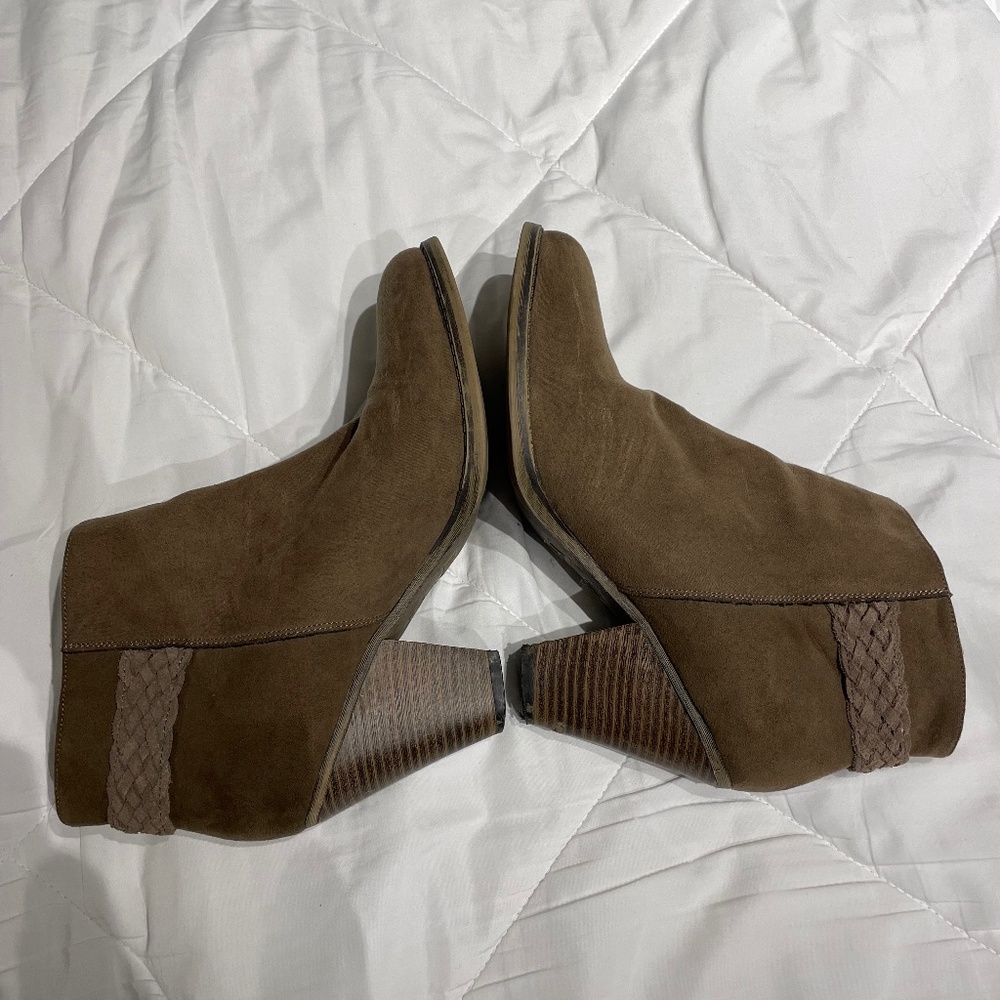 Women’s Short Heeled Booties